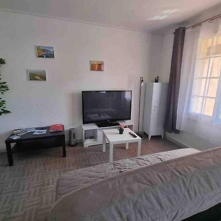 Bel Appartement Avec Balcon Et Parking Prive Le Beausset Exterior photo