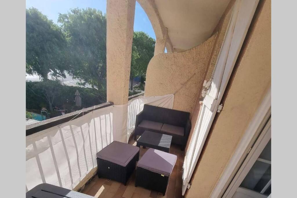 Bel Appartement Avec Balcon Et Parking Prive Le Beausset Exterior photo