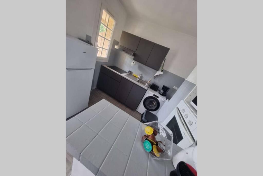 Bel Appartement Avec Balcon Et Parking Prive Le Beausset Exterior photo