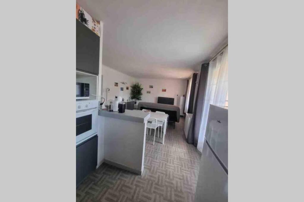 Bel Appartement Avec Balcon Et Parking Prive Le Beausset Exterior photo